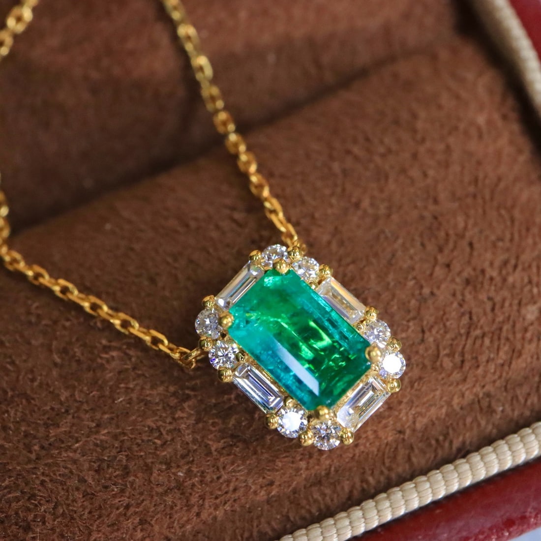 14k Gold 1.10 Ctw Natural Emerald & Diamond Necklace - 5