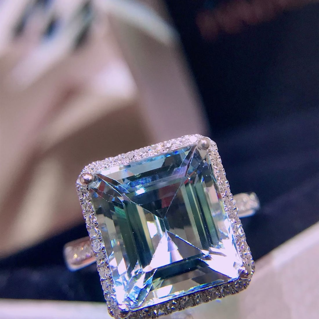 14k Gold 5.22 Ctw Natural Aquamarine & Diamond Ring: Ref:231164127 // gold content:14k gold // ring size:7. 25us // // main gemstone:aquamarine // shape:octagonal // carat weight:4. 9ct // color:blue // treatment:natural // // adjacent gemstone 2 :