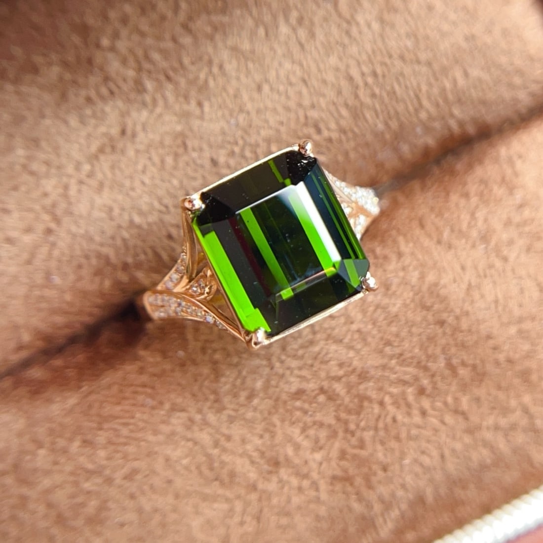 14k Gold 5.61 Ctw Natural Tourmaline & Diamond Ring: Ref:231164129 // gold content:14k gold // ring size:7. 25us // // main gemstone:tourmaline // shape:octagonal // carat weight:5. 5ct // color:green // treatment:natural // // adjacent gemstone 2 :