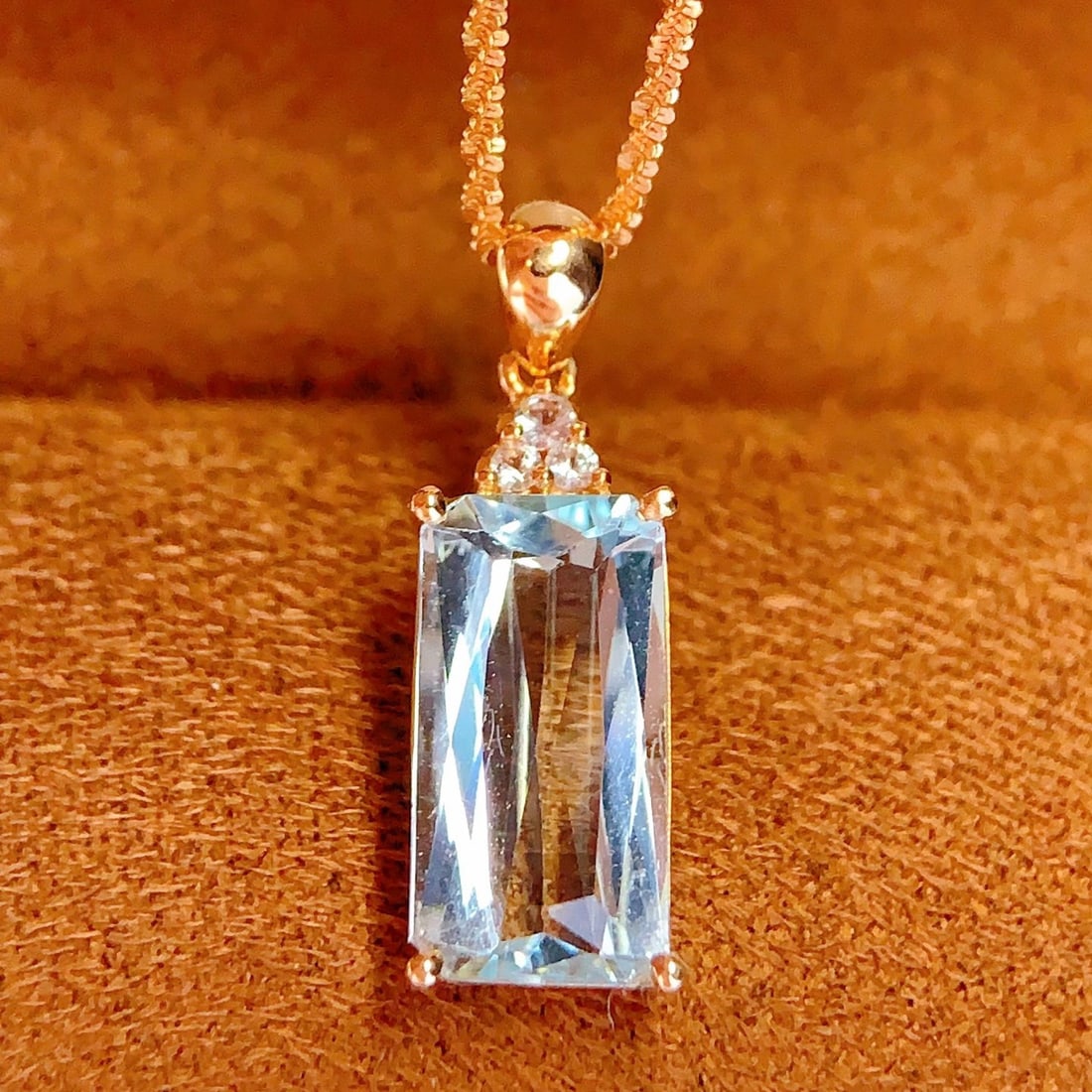 14k Gold 2.26 Ct Natural Aquamarine & Sapphire Pendant( Without Chain ): Ref:231164131 // gold content:14k gold // main gemstone:aquamarine // shape:octagonal // carat weight:2. 26ct // color:blue // treatment:natural // // adjacent gemstone 2 : sapphire // number of