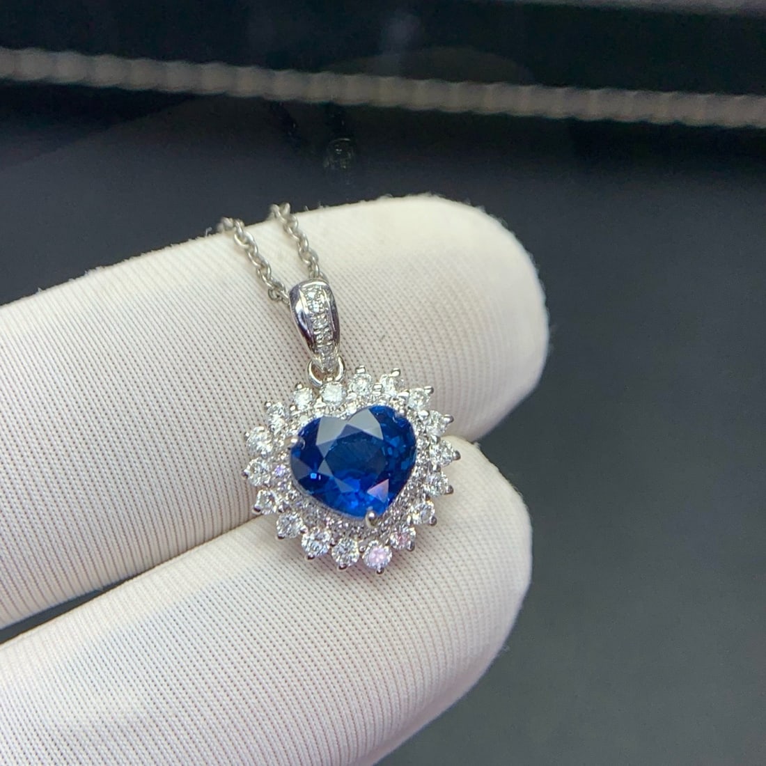 14k Gold 1.34 Ct Natural Sapphire & Diamond Pendant( Without Chain ): Ref:231164144 // gold content:14k gold // main gemstone:sapphire // shape:heart // carat weight:1. 34ct // color:cornflower blue // treatment:natural // // adjacent gemstone 2 : diamond //