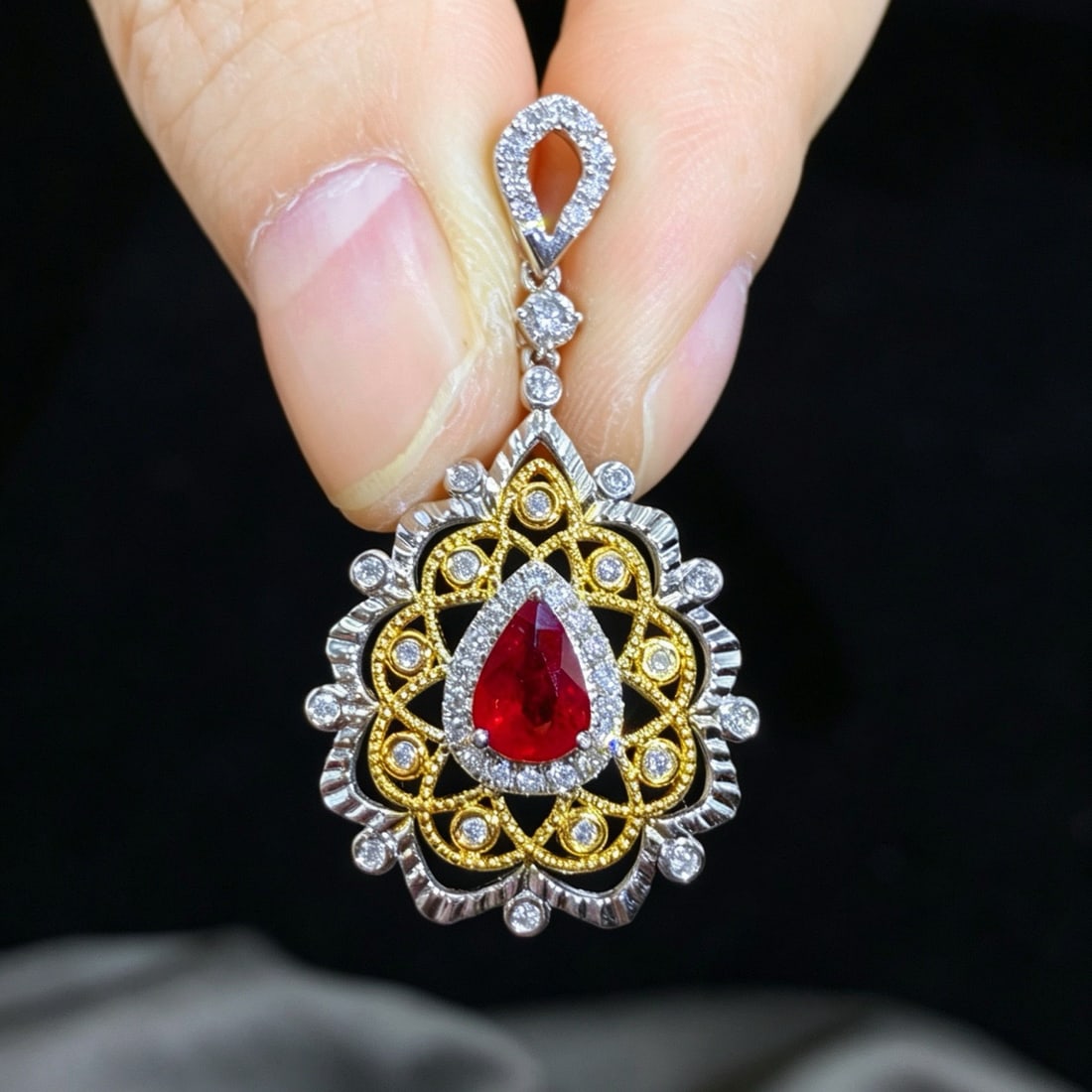 14k Gold 1.30 Ctw Vivid Red Natural Ruby & Diamond Pendant( Without Chain ): Ref:231164149 // gold content:14k gold // main gemstone:ruby // shape:pear // carat weight:0. 86ct // color:vivid red // treatment:natural // // adjacent gemstone 2 : diamond // shape:round // carat w