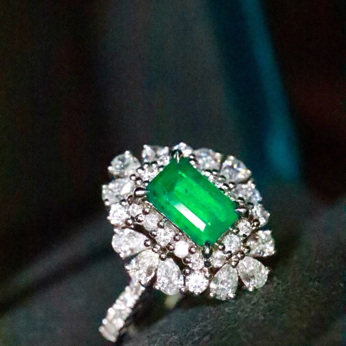 14k Gold 1.74 Ctw Natural Emerald & Diamond Ring - 3