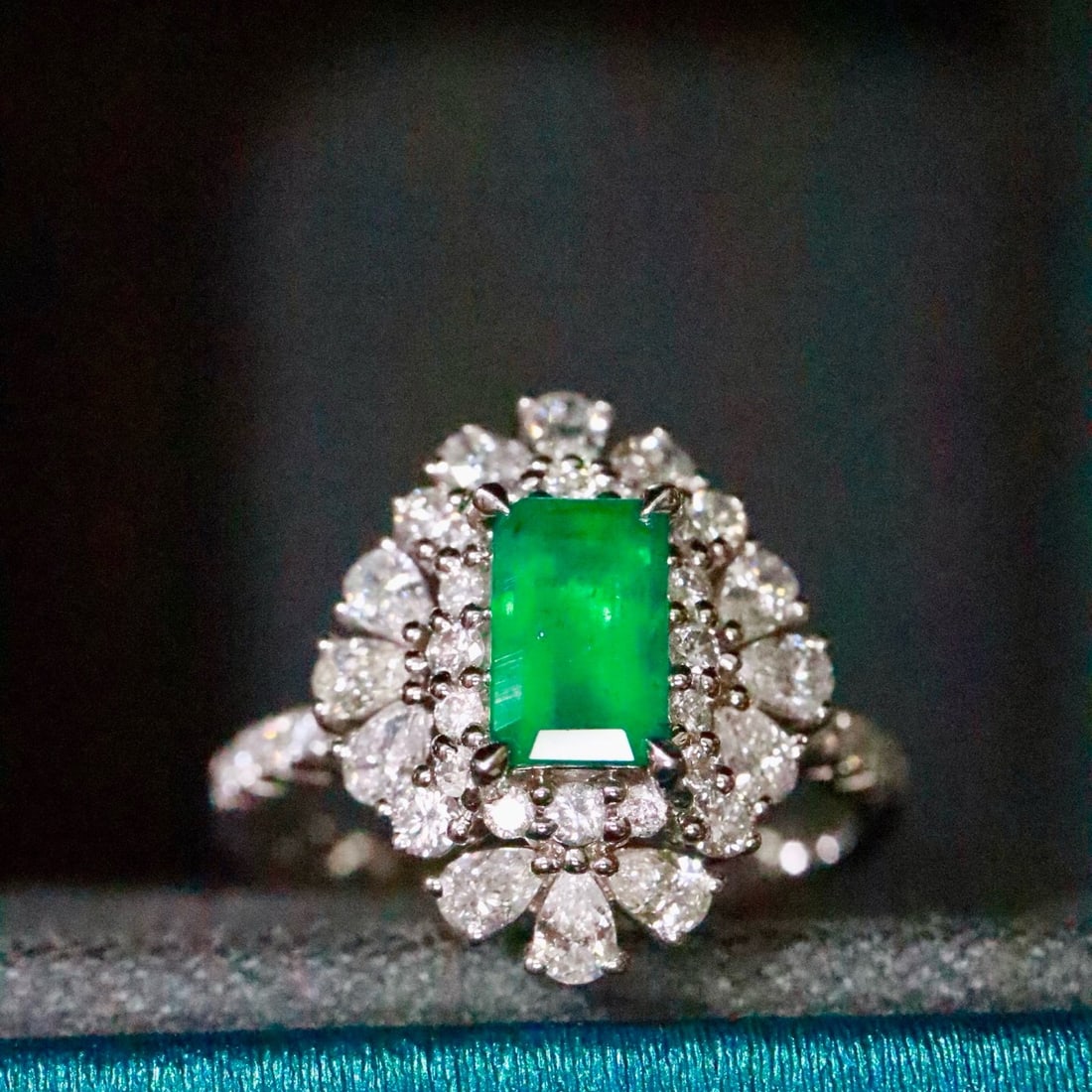 14k Gold 1.74 Ctw Natural Emerald & Diamond Ring - 4