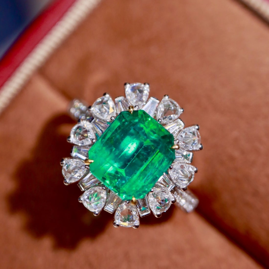 14k Gold 3.17 Ctw Natural Emerald & Diamond Ring: Ref:231164154 // gold content:14k gold // ring size:7. 25us // // main gemstone:emerald // shape:octagonal // carat weight:2. 35ct // color:green // treatment:natural // // adjacent gemstone 2 : diamo