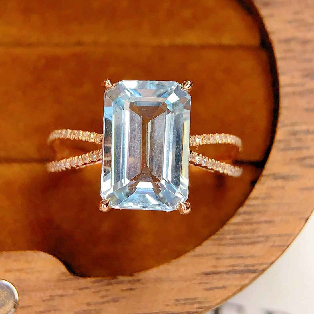 14k Gold 3.9 Ct Natural Aquamarine & Diamond Ring: Ref:231164160 // gold content:14k gold // ring size:7. 25us // // main gemstone:aquamarine // shape:octagonal // carat weight:3. 9ct // color:blue // treatment:natural // // adjacent gemstone 2 :