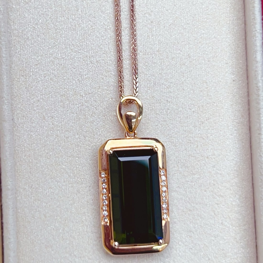 14k Gold 7.85 Ctw Natural Tourmaline & Diamond Pendant( Without Chain ): Ref:231164165 // gold content:14k gold // main gemstone:tourmaline // shape:octagonal // carat weight:7. 8ct // color:green // treatment:natural // // adjacent gemstone 2 : diamond // number of stones