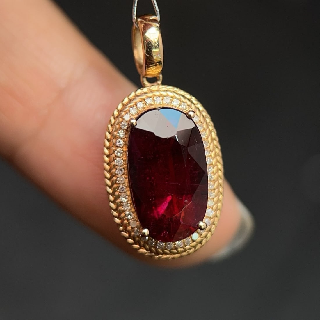 14k Gold 4.18 Ctw Natural Tourmaline & Diamond Pendant( Without Chain ): Ref:231164171 // gold content:14k gold // main gemstone:tourmaline // shape:oval // carat weight:4. 05ct // color:red // treatment:natural // // adjacent gemstone 2 : diamond // number of stones:44 //