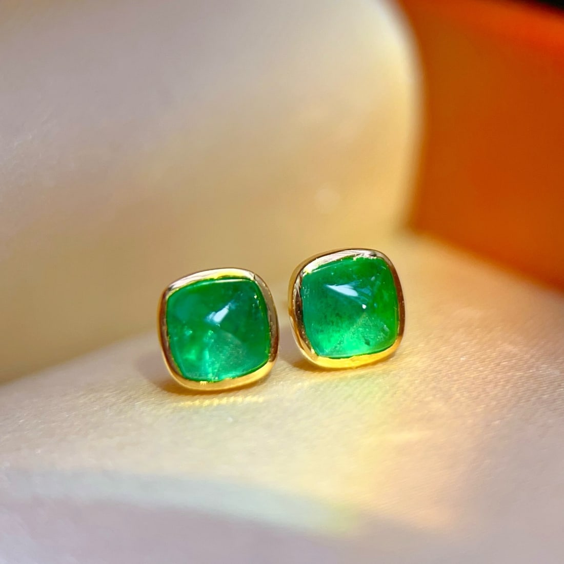 14k Gold 1.22 Ct Natural Emerald Earrings: Ref:231164172 // gold content:14k gold // main gemstone:emerald // shape:sugar-loaf // carat weight:1. 22ct // color:green // treatment:natural // Condition: New High Estimate: 2600 Low Estimate: 1800