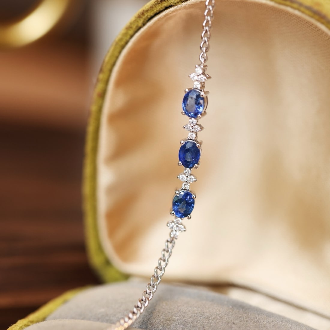 14k Gold 1.00 Ct Natural Sapphire & Diamond Bracelet: Ref:231164180 // gold content:14k gold // main gemstone:sapphire // shape:oval // carat weight:1. 00ct // color:blue // treatment:natural // // adjacent gemstone 2 : diamond // shape:round // clarity