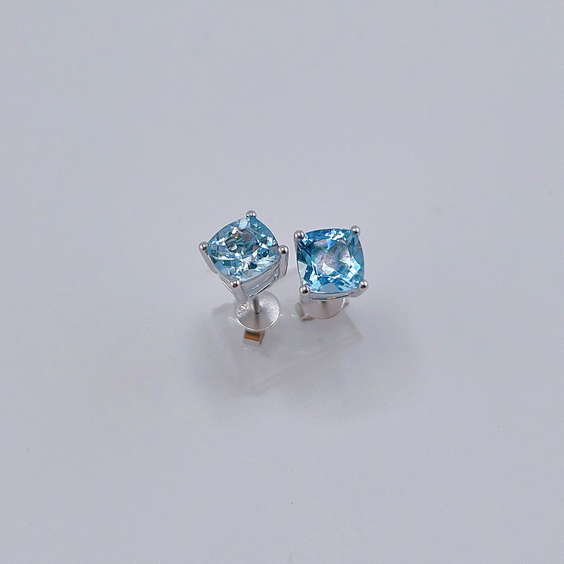14k Gold 1.65 Ct Natural Aquamarine Earrings - 2