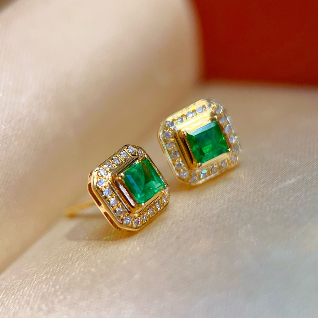 14k Gold 0.32 Ct Vivid Green Natural Emerald & Diamond Earrings - 2
