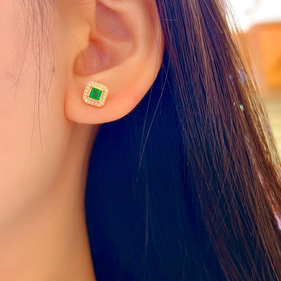 14k Gold 0.32 Ct Vivid Green Natural Emerald & Diamond Earrings - 4