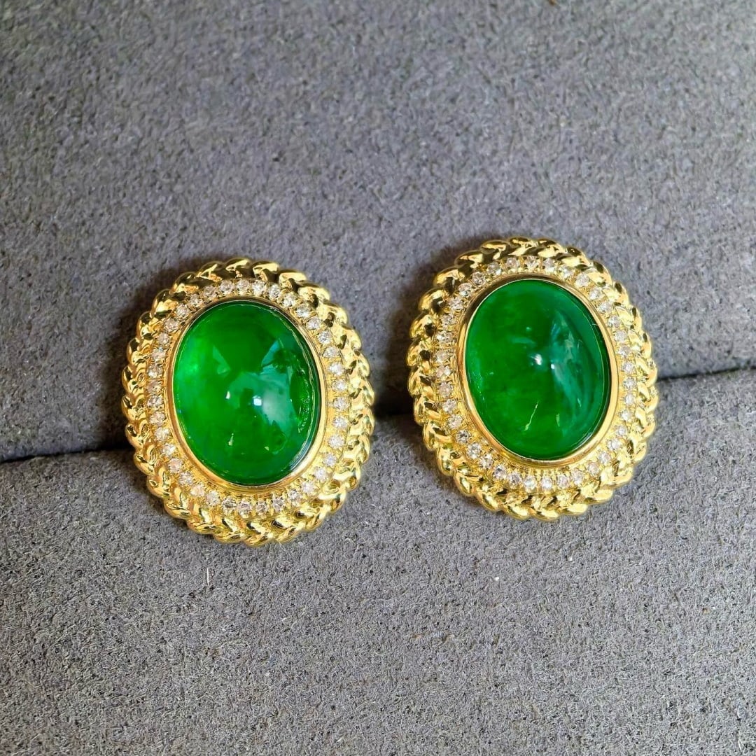 14k Gold 4.27 Ctw Vivid Green Natural Emerald & Diamond Earrings: Ref:231164194 // gold content:14k gold // main gemstone:emerald // shape:oval // carat weight:4. 02ct // color:vivid green // treatment:natural // // adjacent gemstone 2 : diamond // shape:round // ca