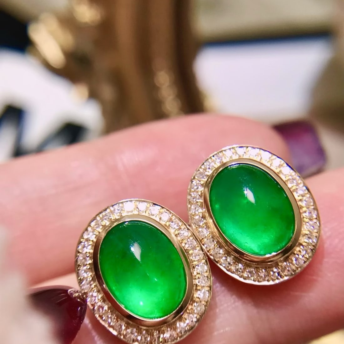 14k Gold 4.9 Ctw Natural Emerald & Diamond Earrings: Ref:231164197 // gold content:14k gold // main gemstone:emerald // shape:oval // carat weight:4. 5ct // color:green // treatment:natural // // adjacent gemstone 2 : diamond // shape:round // carat