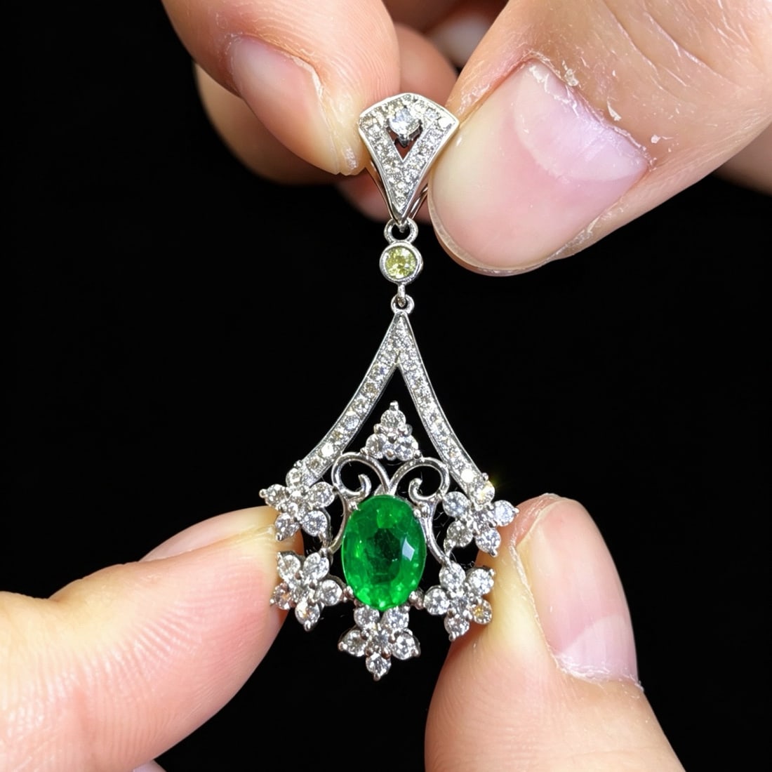 14k Gold 2.03 Ctw Vivid Green Natural Emerald & Diamond Pendant( Without Chain ): Ref:231164198 // gold content:14k gold // main gemstone:emerald // shape:oval // carat weight:1. 01ct // color:vivid green // treatment:natural // // adjacent gemstone 2 : diamond // shape:round //