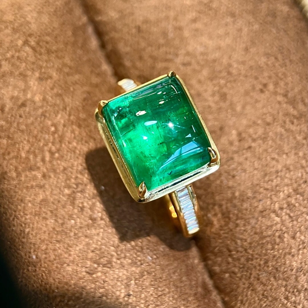 14k Gold 5.14 Ctw Natural Emerald & Diamond Ring: Ref:231164208 // gold content:14k gold // ring size:7. 25us // // main gemstone:emerald // shape:cushion // carat weight:5. 00ct // color:green // treatment:natural // // adjacent gemstone 2 : diamond