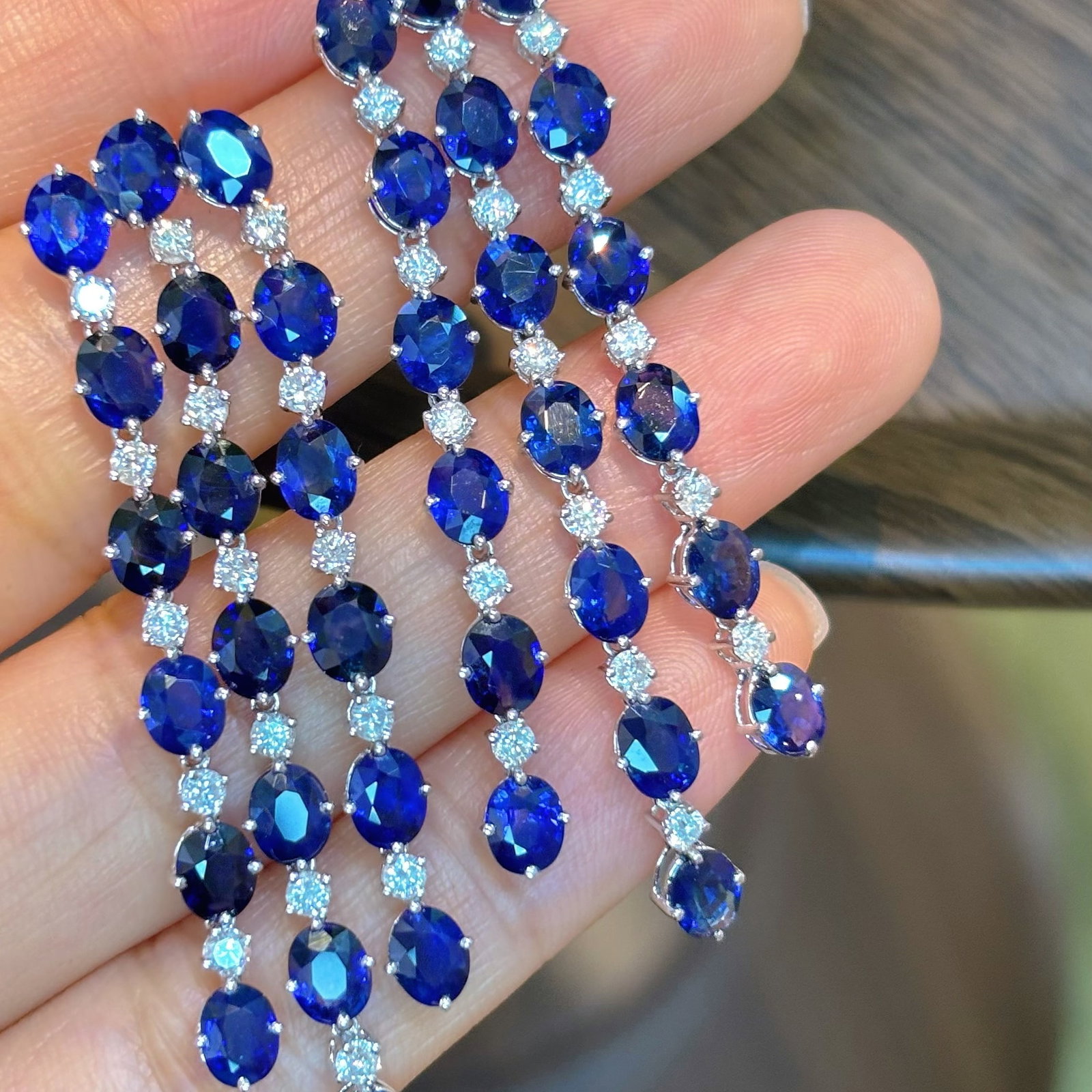 14k Gold 17 Ct Natural Sapphire & Diamond Earrings: Ref:231164217 // gold content:14k gold // main gemstone:sapphire // shape:oval // carat weight:17ct // color:blue // treatment:natural // // adjacent gemstone 2 : diamond // shape:round // clarity