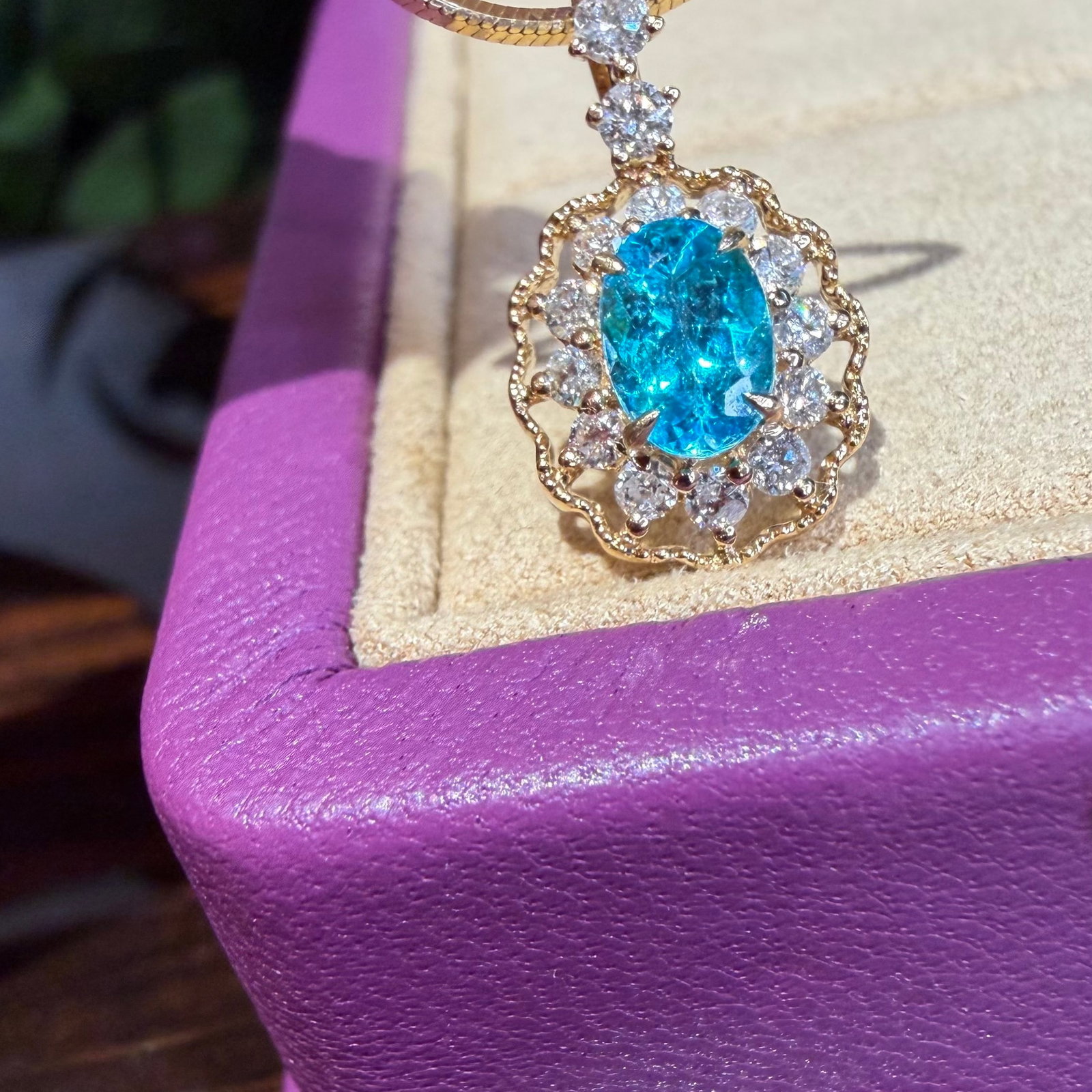 14k Gold 0.45 Ct Natural Paraiba Tourmaline & Diamond Pendant( Without Chain ): Ref:231164227 // gold content:14k gold // main gemstone:paraiba tourmaline // shape:oval // carat weight:0. 45ct // color:blue // treatment:natural // // adjacent gemstone 2 : diamond // shape:round /