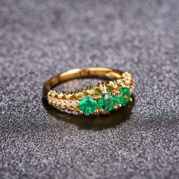 14k Gold 0.95 Ctw Natural Emerald & Diamond Ring - 2