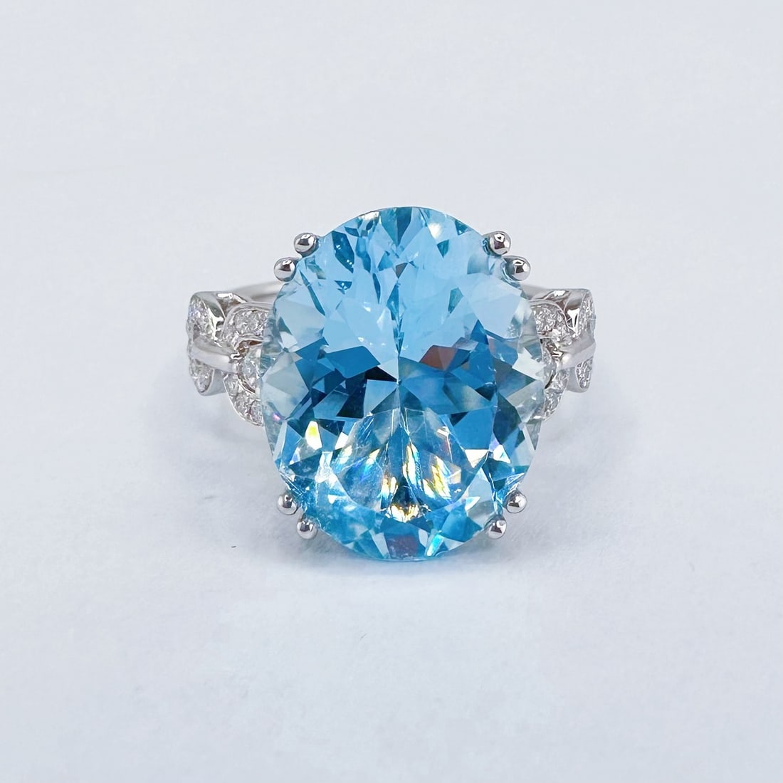 14k Gold 6.49 Ctw Natural Aquamarine & Diamond Ring: Ref:231164291 // gold content:14k gold // ring size:7. 25us // // main gemstone:aquamarine // shape:oval // carat weight:6. 29ct // color:blue // treatment:natural // // adjacent gemstone 2 : diamond