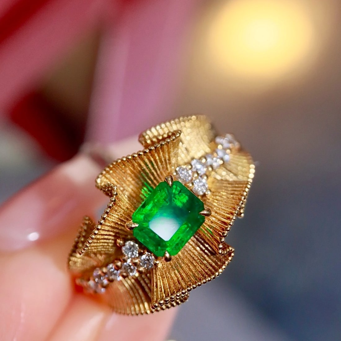 14k Gold 1.10 Ctw Vivid Green Natural Emerald & Diamond Ring - 3