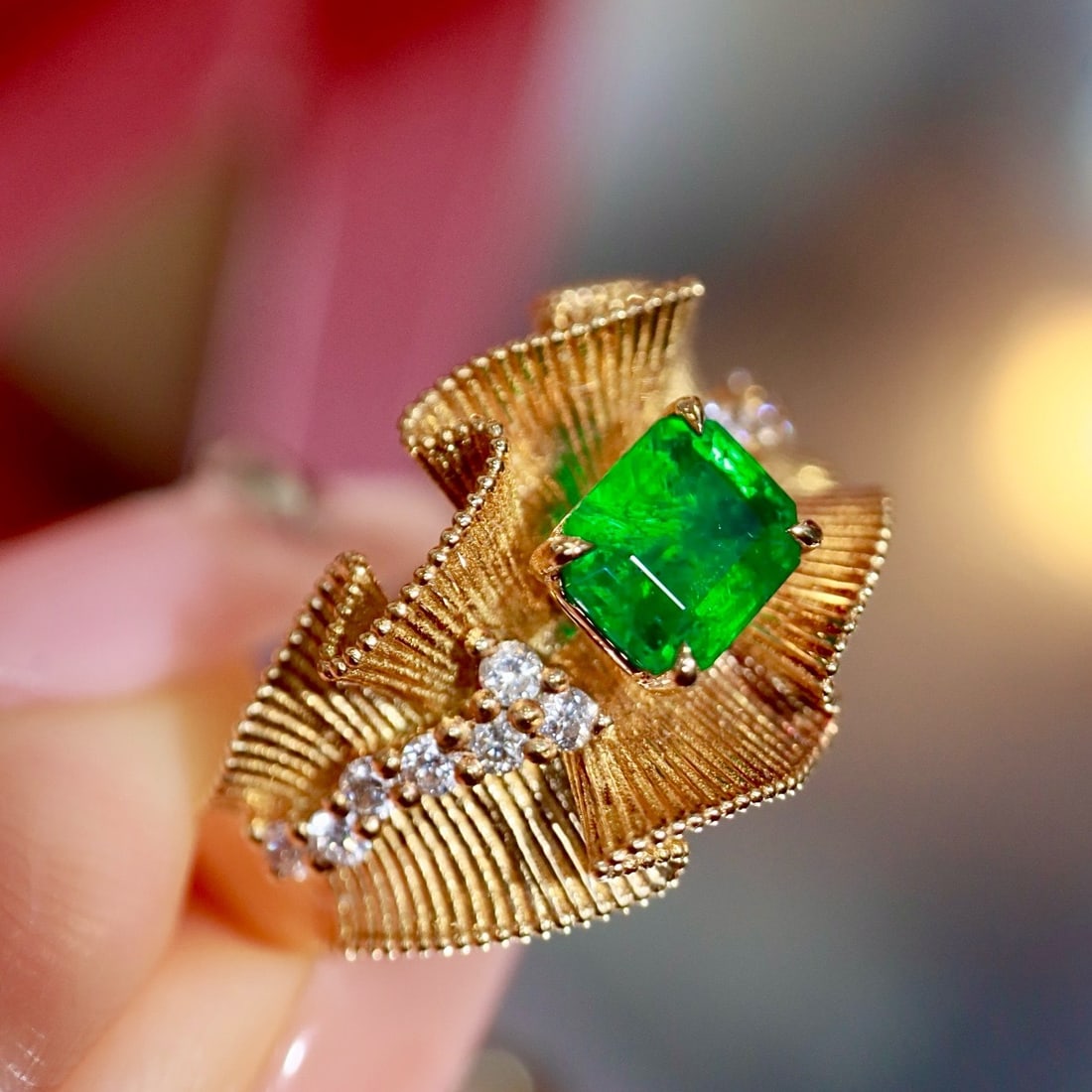 14k Gold 1.10 Ctw Vivid Green Natural Emerald & Diamond Ring - 4