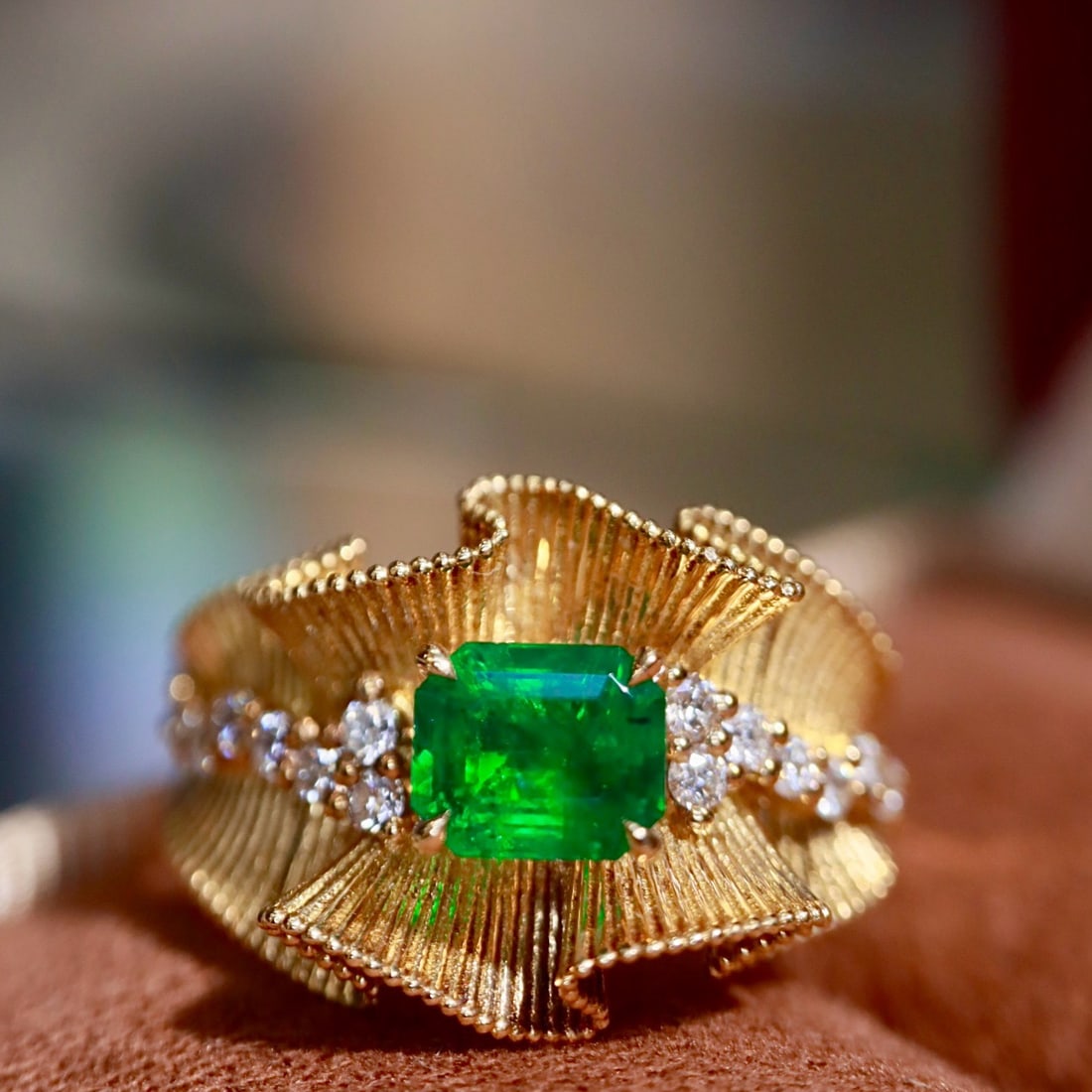 14k Gold 1.10 Ctw Vivid Green Natural Emerald & Diamond Ring - 5