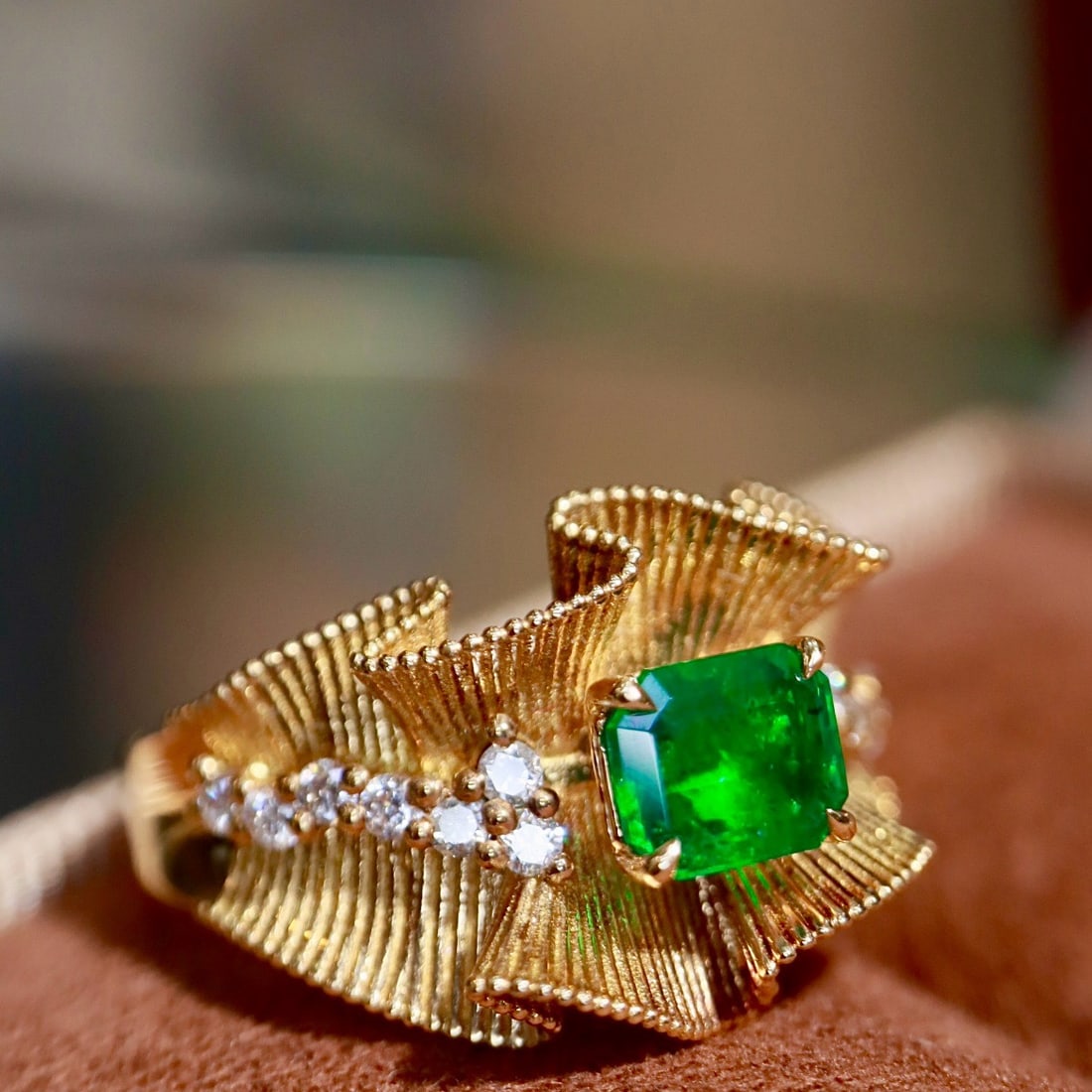 14k Gold 1.10 Ctw Vivid Green Natural Emerald & Diamond Ring - 6