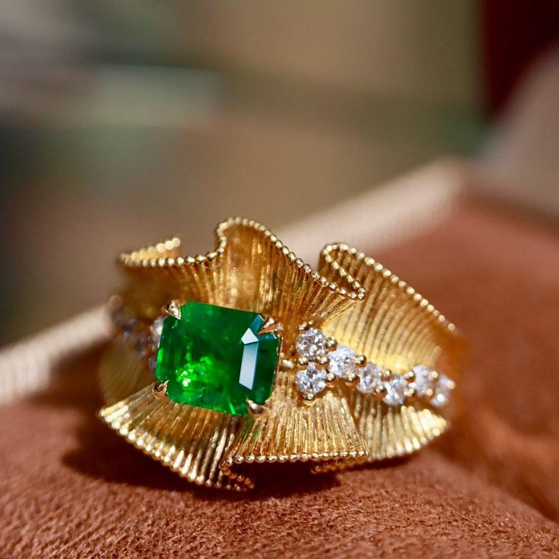 14k Gold 1.10 Ctw Vivid Green Natural Emerald & Diamond Ring - 7