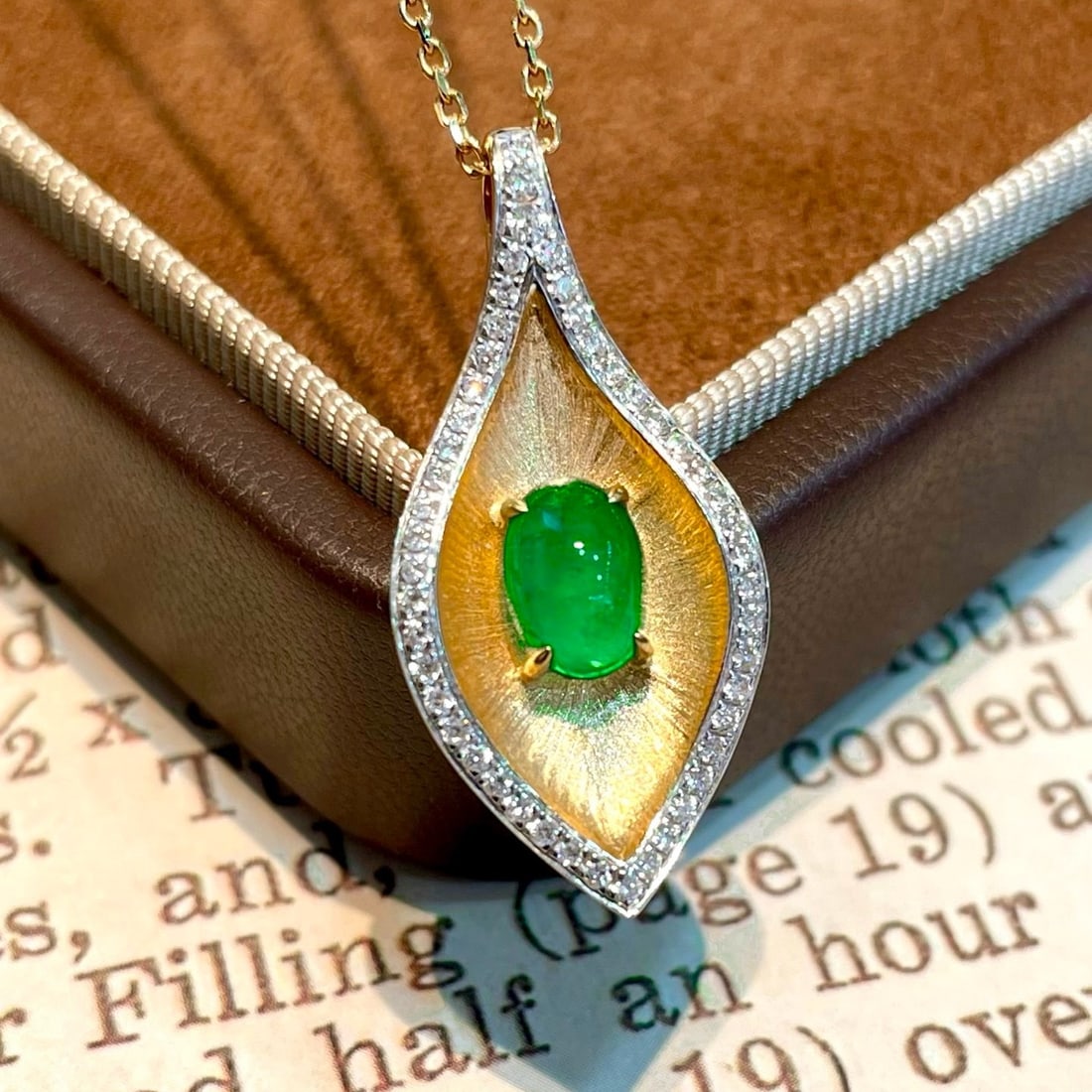 14k Gold 0.88 Ctw Vivid Green Natural Emerald & Diamond Pendant( Without Chain ): Ref:231164301 // gold content:14k gold // main gemstone:emerald // shape:oval // carat weight:0. 63ct // color:vivid green // treatment:natural // // adjacent gemstone 2 : diamond // shape:round //