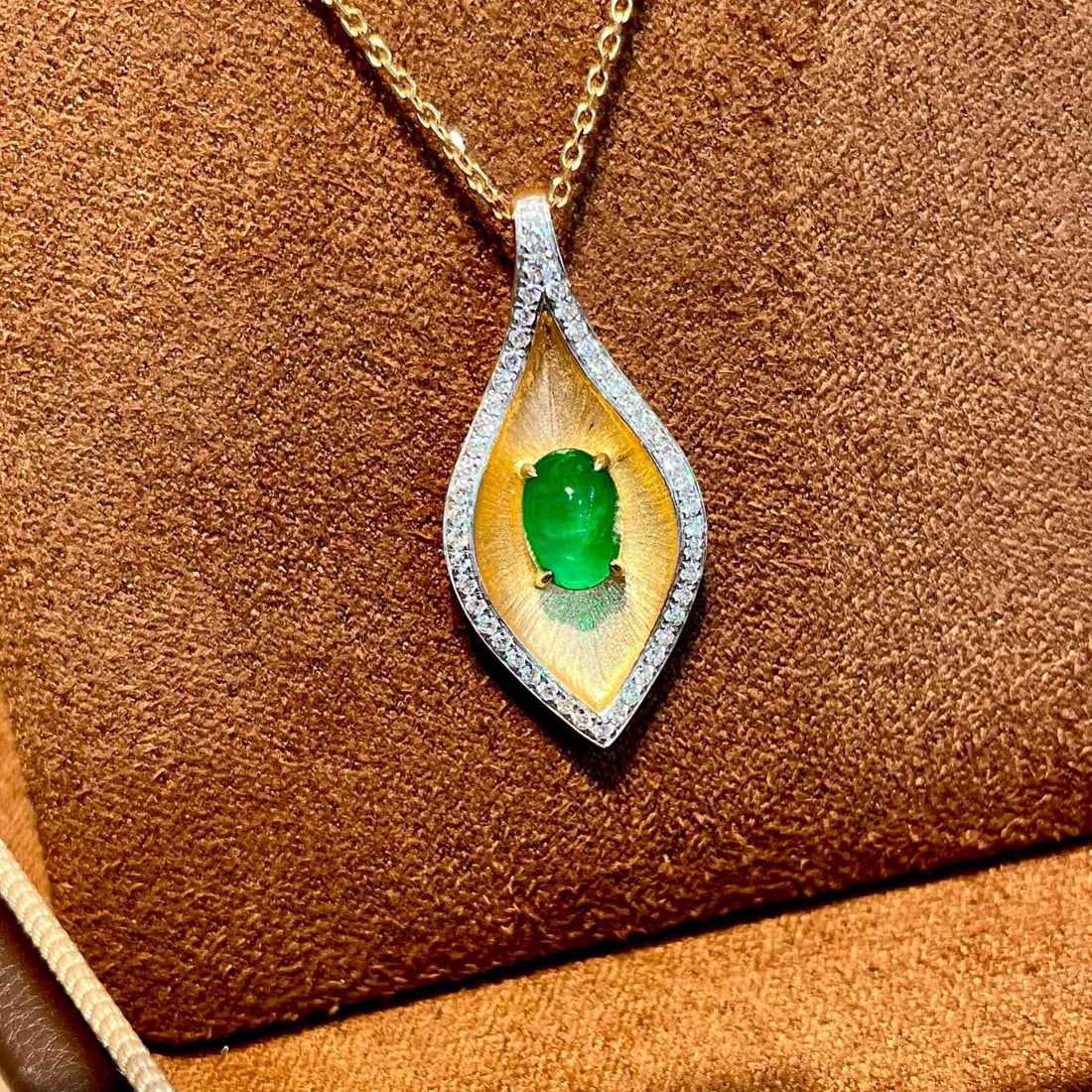 14k Gold 0.88 Ctw Vivid Green Natural Emerald & Diamond Pendant( Without Chain ) - 2