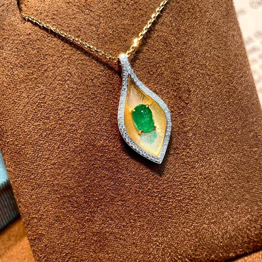 14k Gold 0.88 Ctw Vivid Green Natural Emerald & Diamond Pendant( Without Chain ) - 3