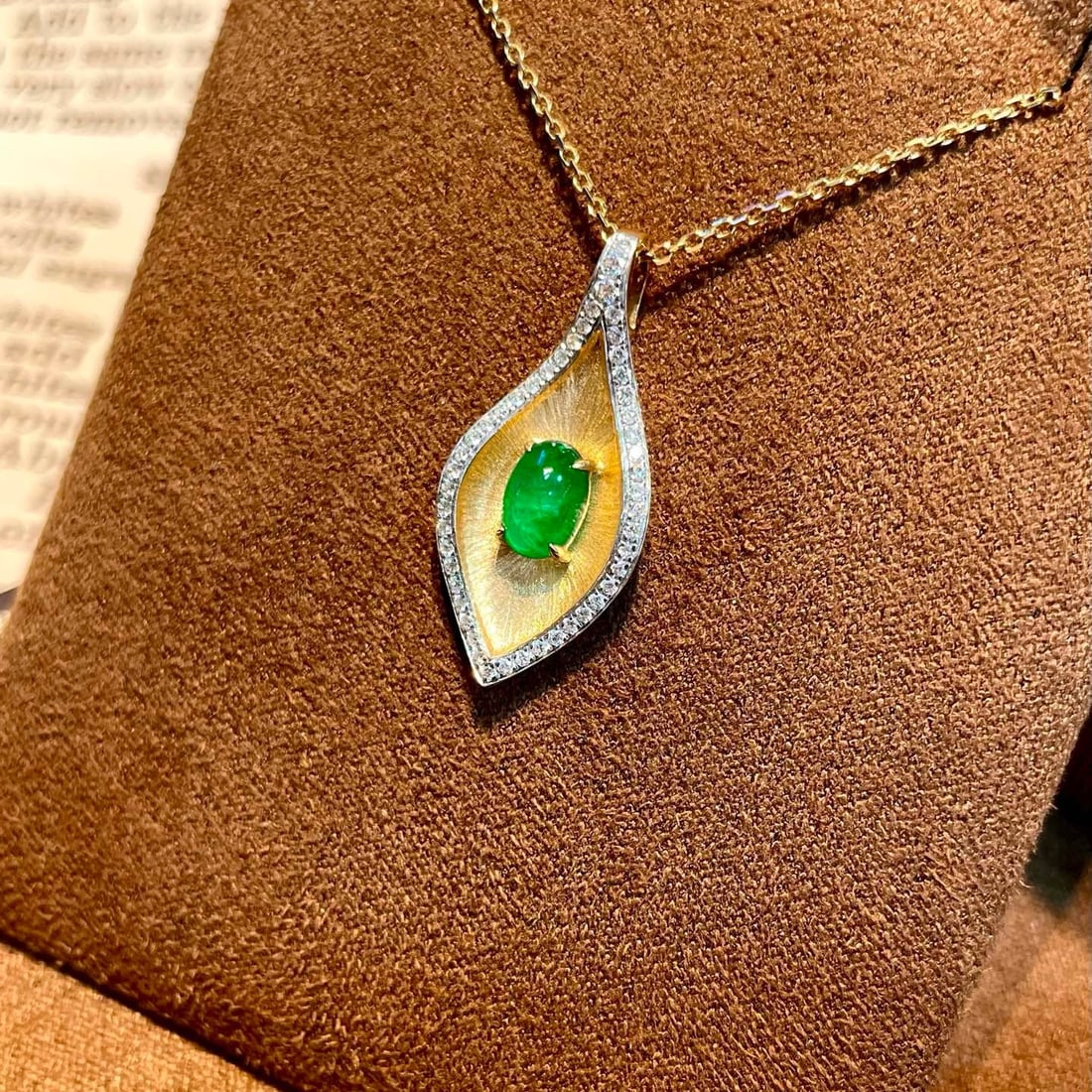 14k Gold 0.88 Ctw Vivid Green Natural Emerald & Diamond Pendant( Without Chain ) - 4