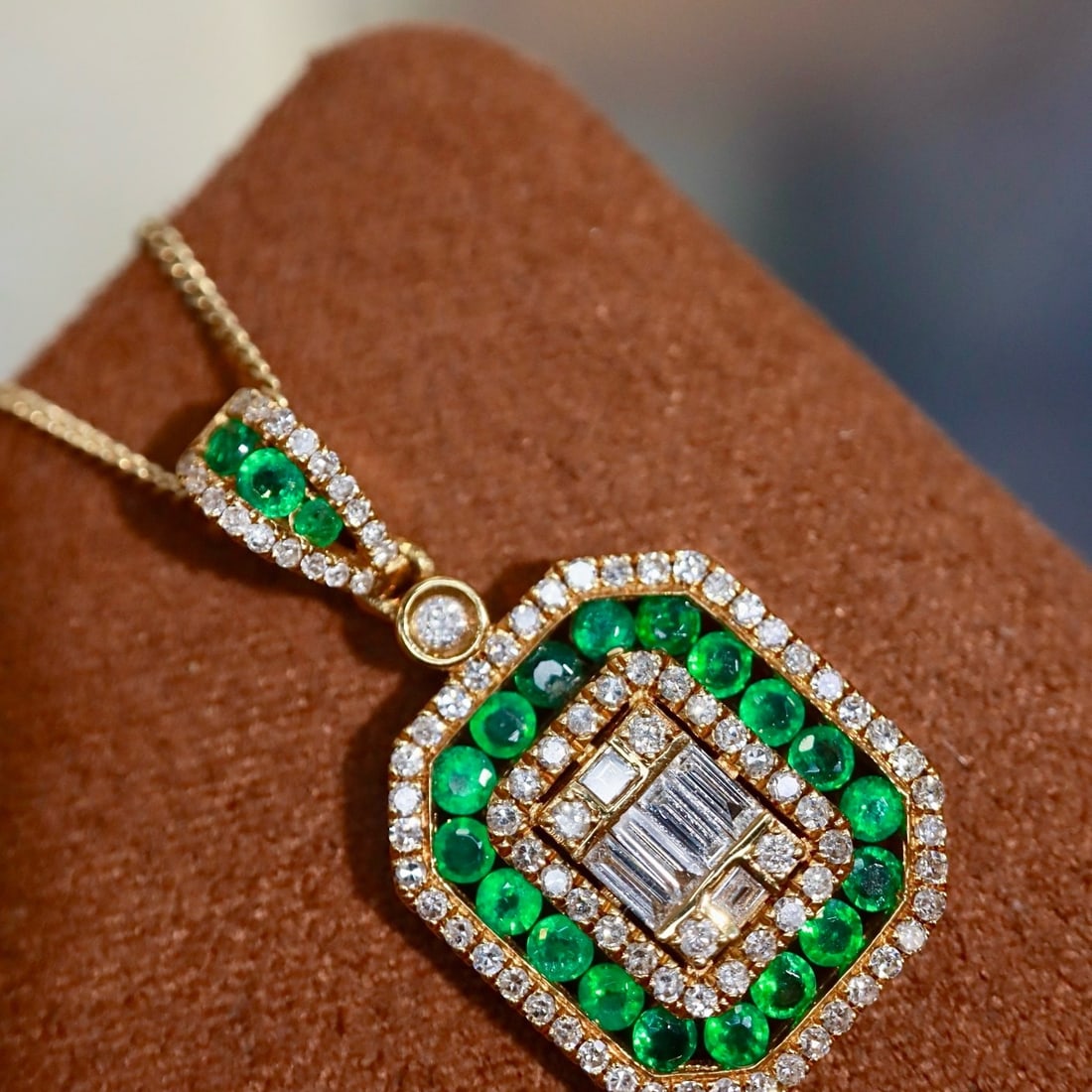 14k Gold 2.41 Ctw Natural Emerald & Diamond Pendant( Without Chain ): Ref:231164304 // gold content:14k gold // main gemstone:emerald // shape:round // carat weight:1. 91ct // color:green // treatment:natural // cut grade:g // // adjacent gemstone 2 : diamond //