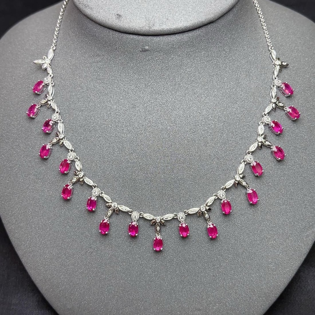 14k Gold 5.89 Ct Natural Ruby & Sapphire Necklace: Ref:231164322 // gold content:14k gold // main gemstone:ruby // shape:oval // carat weight:5. 89ct // color:red // treatment:natural // // adjacent gemstone 2 : sapphire // number of stones:54 //