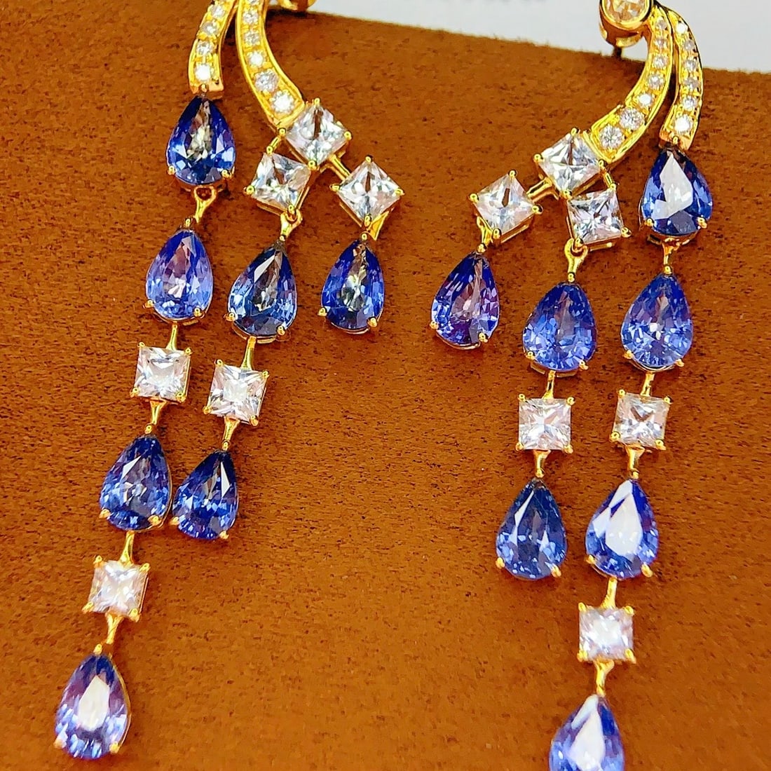 14k Gold 7.40 Ct Natural Sapphire & Diamond & Sapphire Earrings: Ref:231164336 // gold content:14k gold // main gemstone:sapphire // shape:pear // carat weight:7. 40ct // color:blue // treatment:natural // // adjacent gemstone 2 : diamond // number of stones:26 //