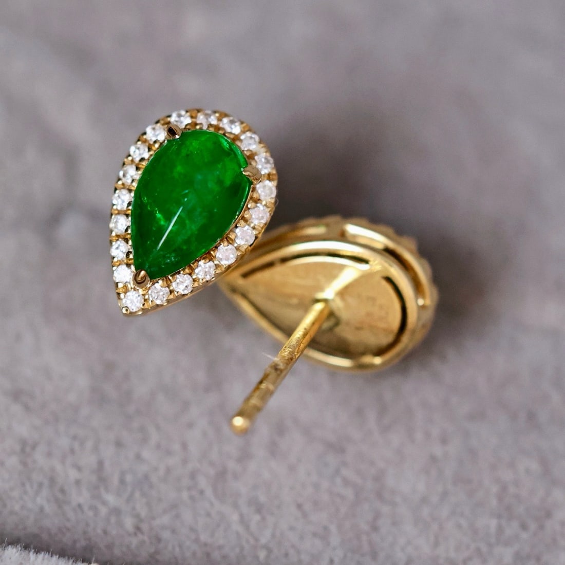 14k Gold 0.90 Ctw Vivid Green Natural Emerald & Diamond Earrings - 3