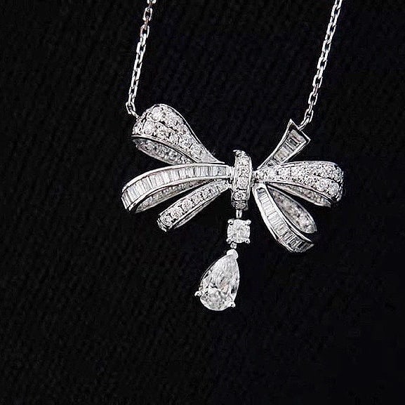 Gia Certified 14k Gold 0.91 Ctw Natural D Si1 Pear Diamond Necklace: Ref:231164361 // gold content:14k gold // main gemstone:diamond // certified:gia // shape:pear // carat weight:0. 3ct // clarity grade:si1 // color:d // treatment:natural // // adjacent gemstone 2 :
