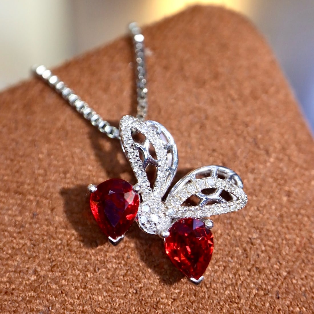 14k Gold 0.95 Ctw Natural Ruby & Diamond Pendant( Without Chain ): Ref:231164362 // gold content:14k gold // main gemstone:ruby // shape:pear // carat weight:0. 80ct // color:red // treatment:natural // // adjacent gemstone 2 : diamond // shape:round // carat