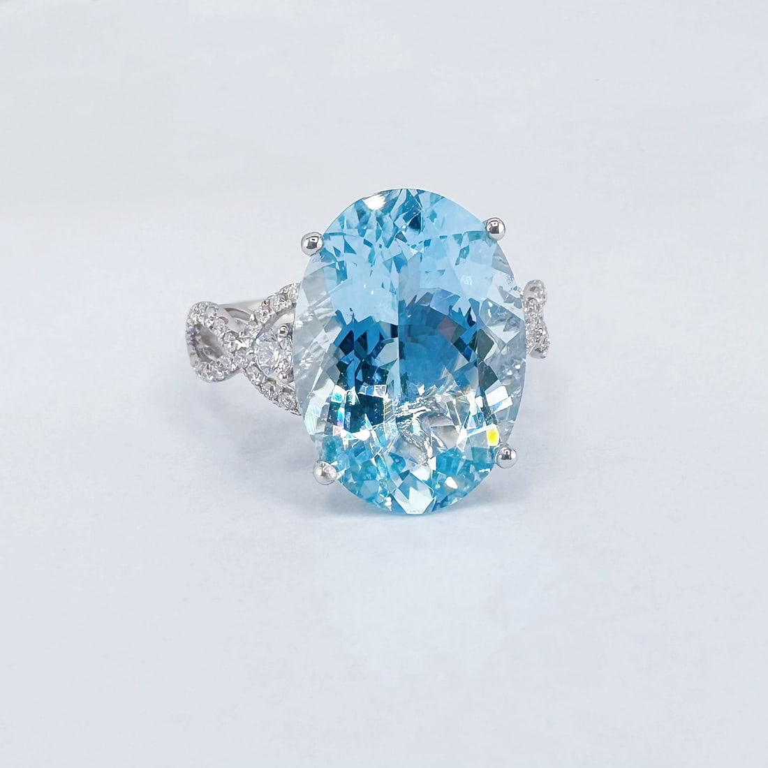 14k Gold 6.86 Ctw Natural Aquamarine & Diamond Ring: Ref:231164374 // gold content:14k gold // ring size:7. 25us // // main gemstone:aquamarine // shape:oval // carat weight:6. 55ct // color:blue // treatment:natural // // adjacent gemstone 2 : diamond