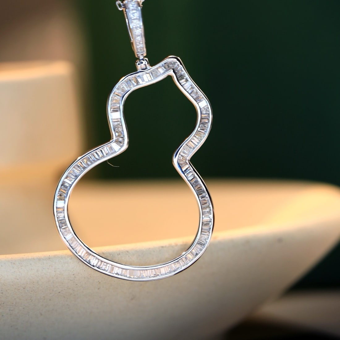 14k Gold 1.1 Ct Natural H Diamond Pendant( Without Chain ): Ref:231164377 // gold content:14k gold // main gemstone:diamond // shape:multiple // carat weight:1. 1ct // clarity grade:vs-si // color:h // treatment:natural // Low Estimate: 4800 Condition: New