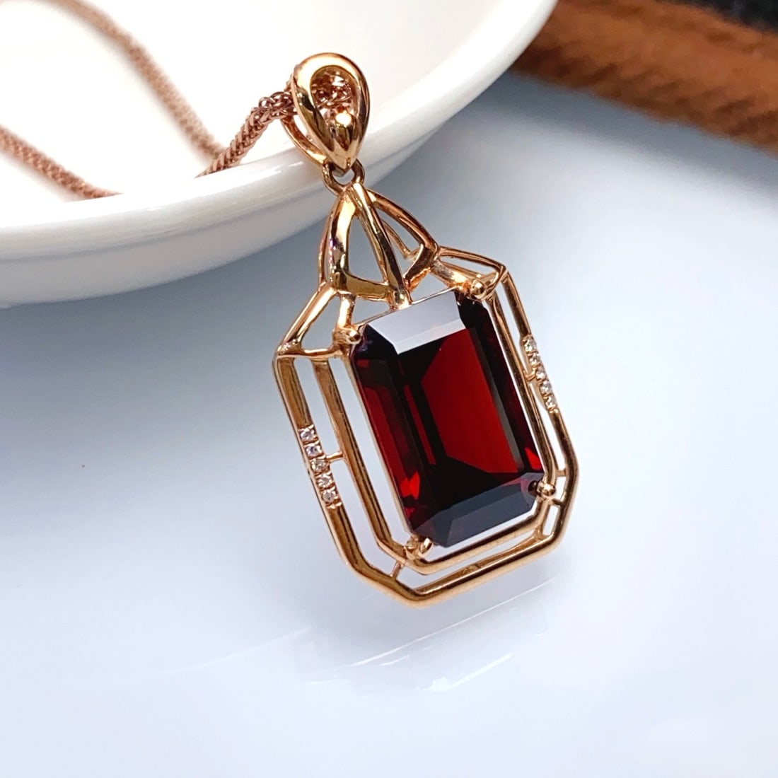 14k Gold 6.00 Ct Natural Garnet & Diamond Pendant( Without Chain ): Ref:231164384 // gold content:14k gold // main gemstone:garnet // shape:octagonal // carat weight:6. 00ct // color:red // treatment:natural // // adjacent gemstone 2 : diamond // number of stones:10
