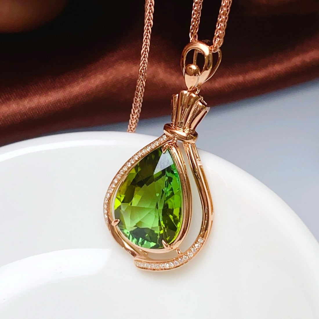 14k Gold 6.15 Ct Natural Tourmaline & Diamond Pendant( Without Chain ): Ref:231164385 // gold content:14k gold // main gemstone:tourmaline // shape:pear // carat weight:6. 15ct // color:green // treatment:natural // // adjacent gemstone 2 : diamond // number of stones:39 