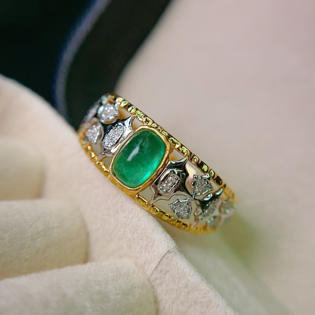 14k Gold 0.70 Ct Natural Emerald & Diamond Ring - 6