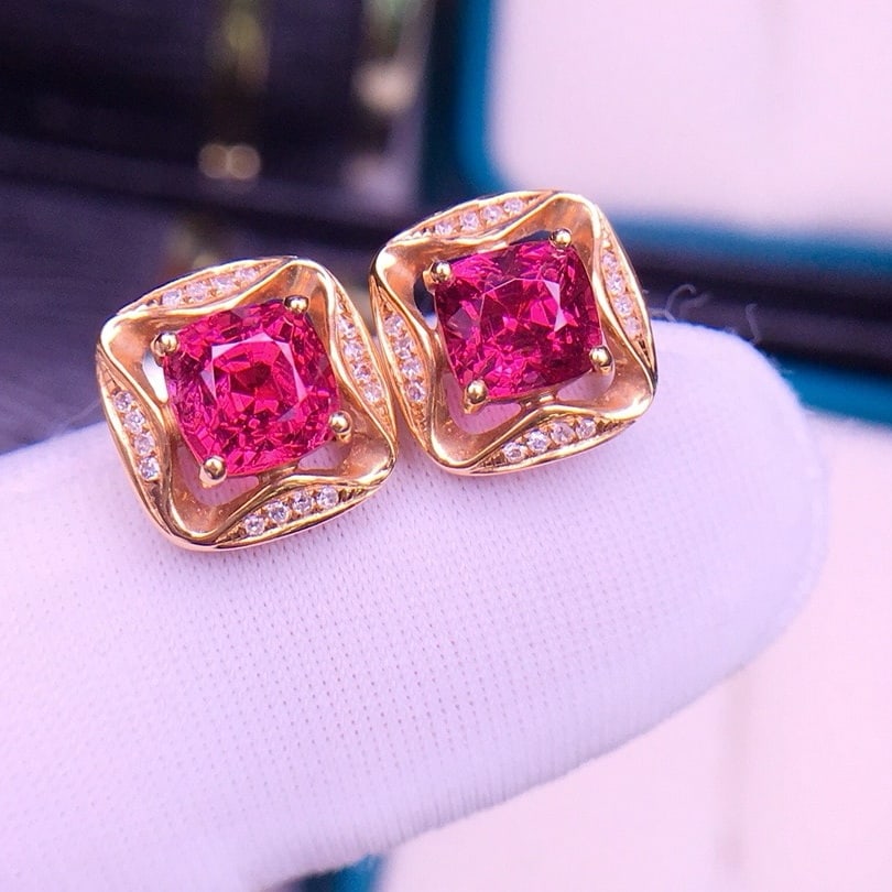 14k Gold 2.1 Ct Natural Spinel & Diamond Earrings: Ref:231164389 // gold content:14k gold // main gemstone:spinel // shape:cushion // carat weight:2. 1ct // color:pink // treatment:natural // // adjacent gemstone 2 : diamond // shape:round // clarity