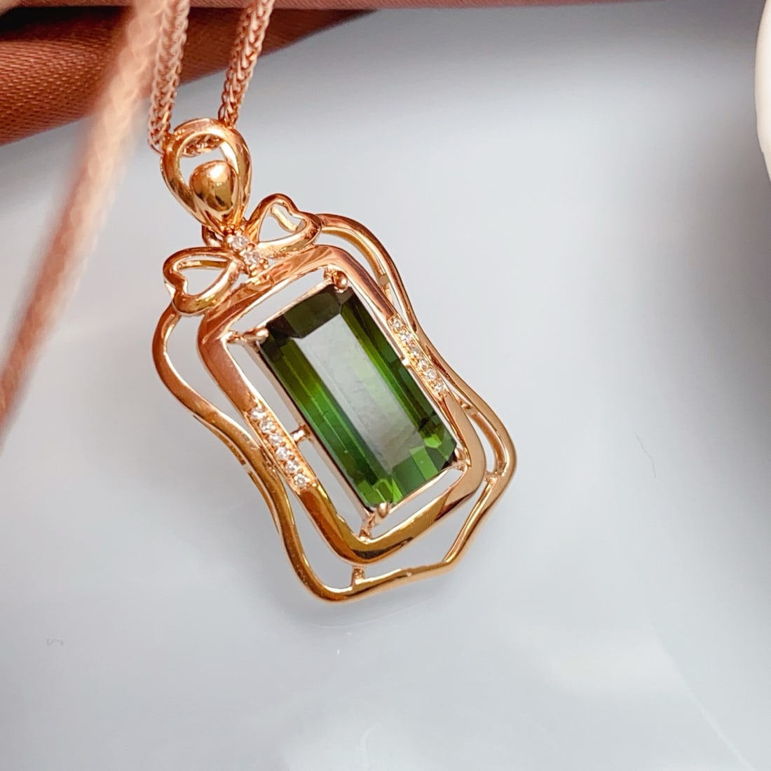 14k Gold 3.70 Ct Natural Tourmaline & Diamond Pendant( Without Chain ): Ref:231164406 // gold content:14k gold // main gemstone:tourmaline // shape:octagonal // carat weight:3. 70ct // color:green // treatment:natural // // adjacent gemstone 2 : diamond // number of