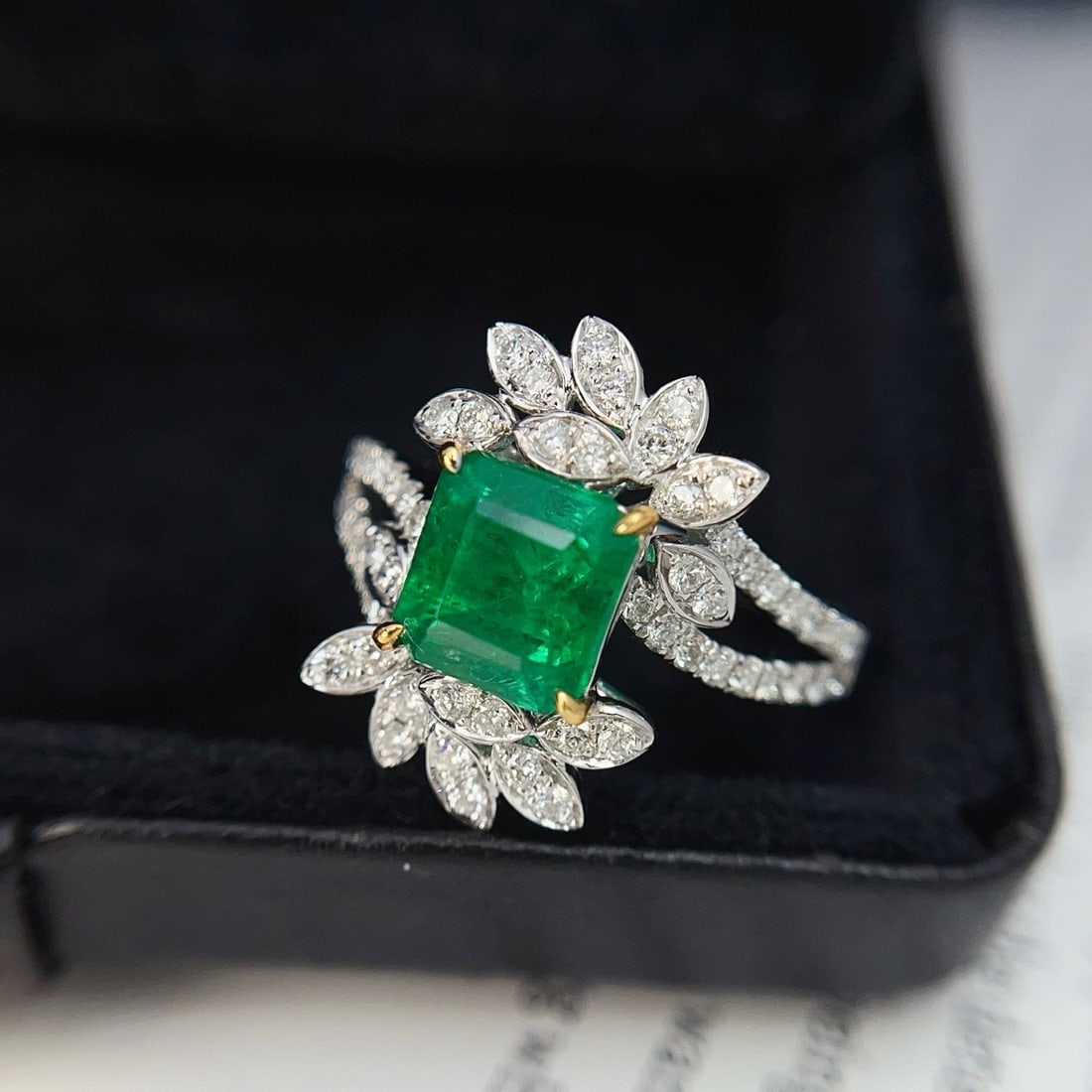 14k Gold 1.60 Ct Natural Emerald & Diamond Ring - 3