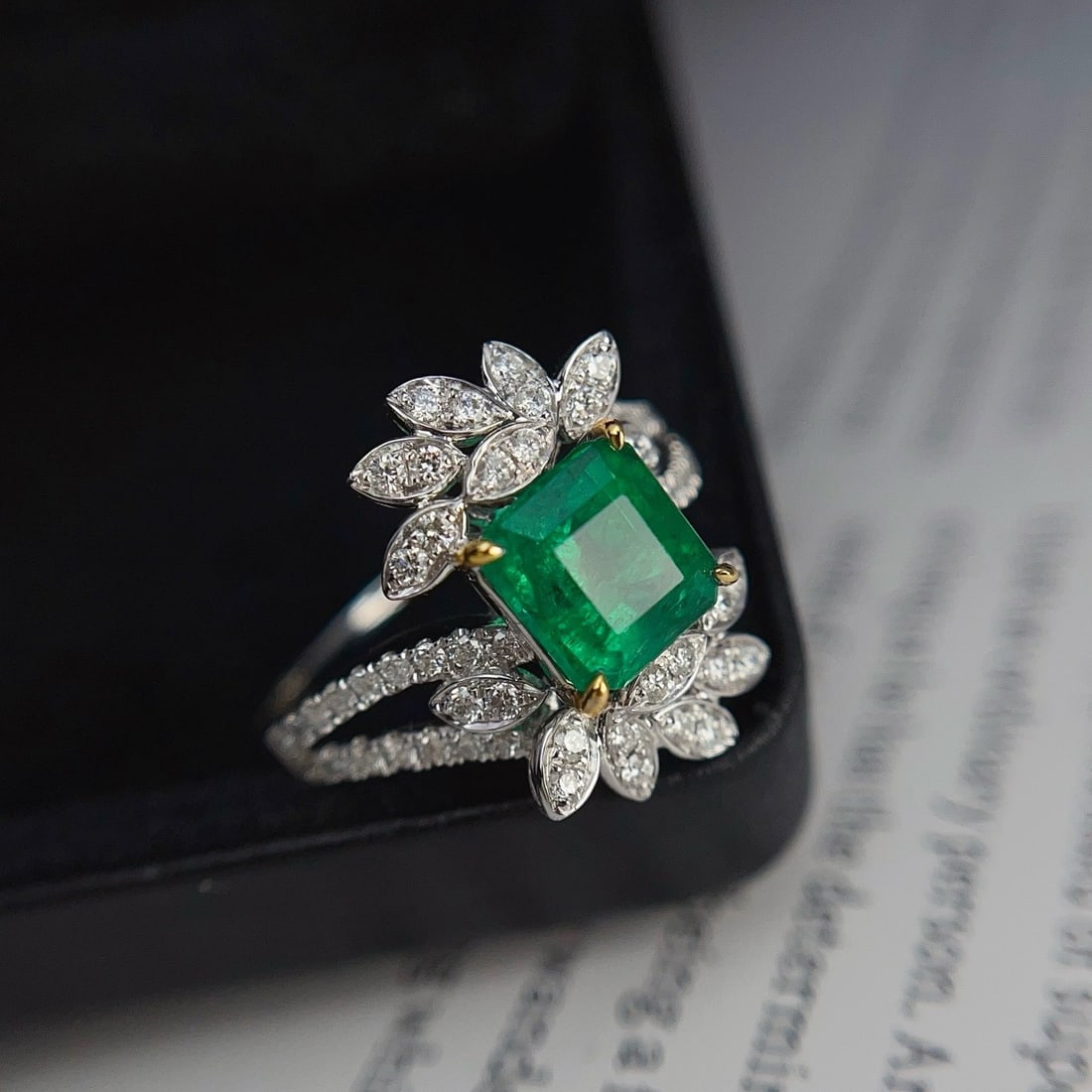 14k Gold 1.60 Ct Natural Emerald & Diamond Ring - 4