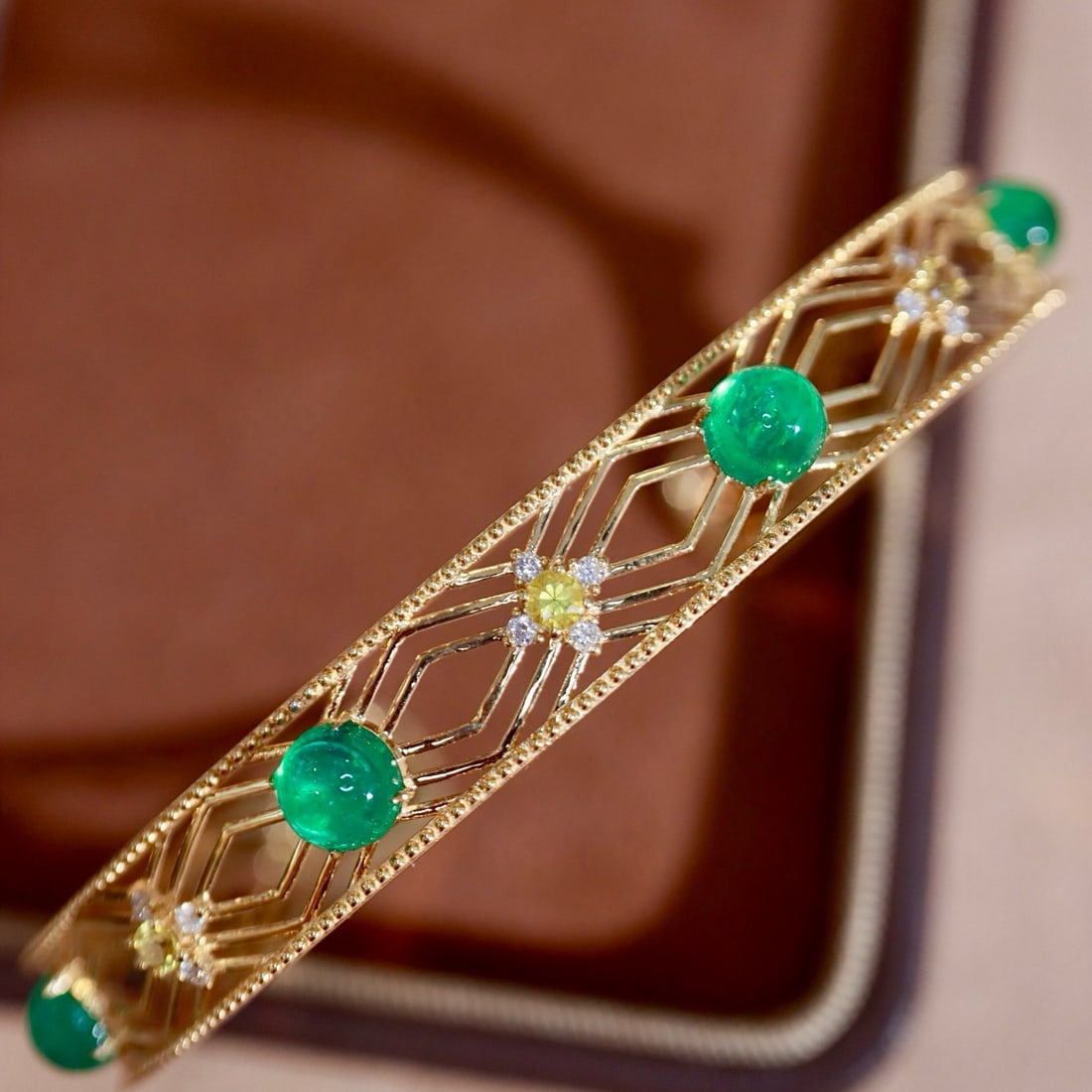 14k Gold 3.81 Ctw Natural Emerald & Sapphire Bangle: Ref:231164421 // gold content:14k gold // main gemstone:emerald // shape:round // carat weight:3. 35ct // color:green // treatment:natural // cut grade:g // // adjacent gemstone 2 : sapphire //